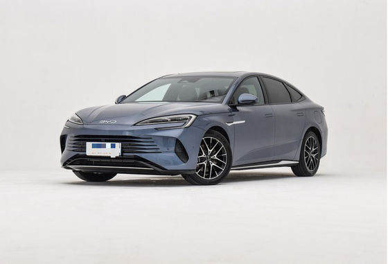 BYD Plug In Hybrid 5 kişilik Sedan Araç Otomobil Siyah Beyaz