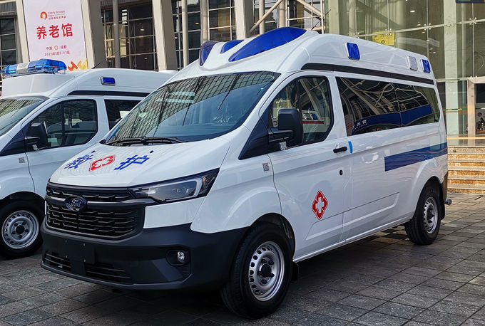 Beyaz Ford Ambulans 8 kişilik Benzin Ambulans 0