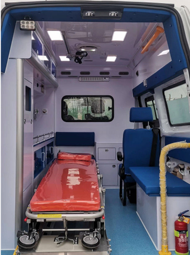 Beyaz Ford Ambulans 8 kişilik Benzin Ambulans 7