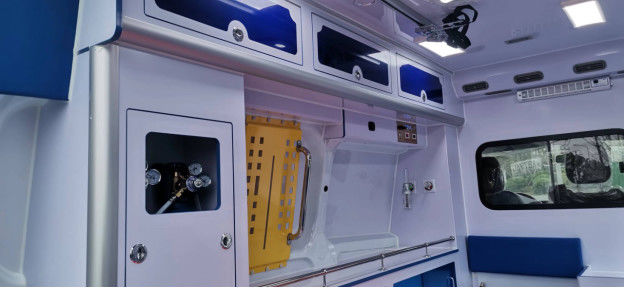 Beyaz Ford Ambulans 8 kişilik Benzin Ambulans 6