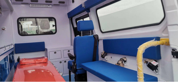 Beyaz Ford Ambulans 8 kişilik Benzin Ambulans 5