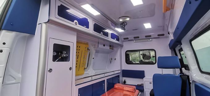 Beyaz Ford Ambulans 8 kişilik Benzin Ambulans 4