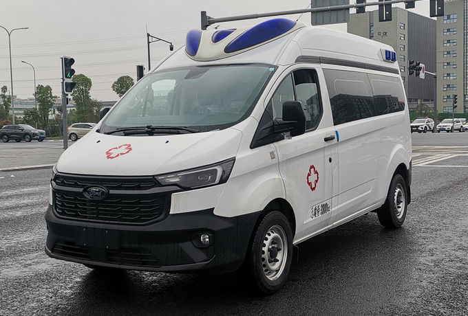 Ford Transit Ambulans 8 kişilik benzinli Ford Transit Ambulans 3