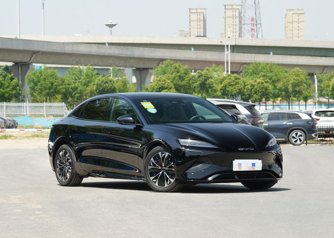 BYD Plug In Hybrid 5 kişilik Sedan Araç Otomobil Siyah Beyaz 0