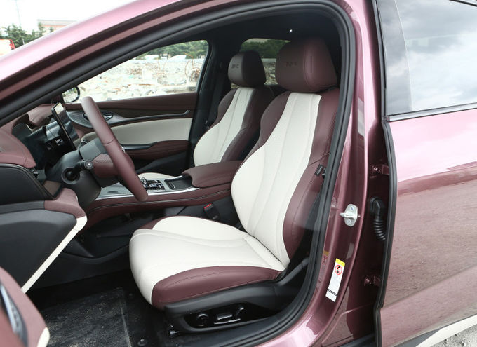 BYD Plug In Hybrid 5 kişilik Sedan Araç Otomobil Siyah Beyaz 9