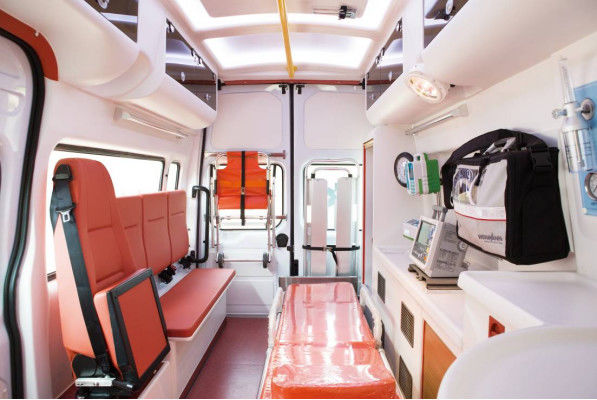 9 koltuklu Ford Transit Ambulans 6 koltuklu Medi Cal Ambulans Ön Arka Sürüş 4×2 5
