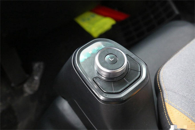 Beyaz Geely Tüm Elektrikli Kutu Kamyonu Elektrikli 26 Ayaklı Kutu Kamyonu 4