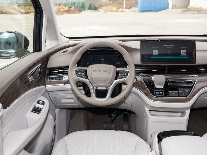 Roewe Büyük Minivan MPV Kamyonetler Benzin 7 Koltuk 4x2 Otomatik Şanzıman 4