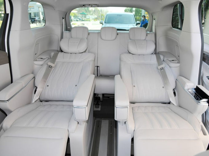 Roewe Büyük Minivan MPV Kamyonetler Benzin 7 Koltuk 4x2 Otomatik Şanzıman 8