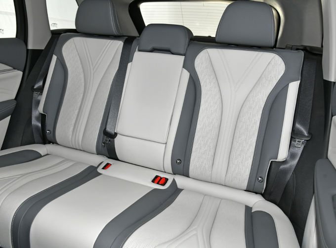 Geely Xingyue L Spor Aracı Geely Xing Yue L 5 kişilik SUV 6
