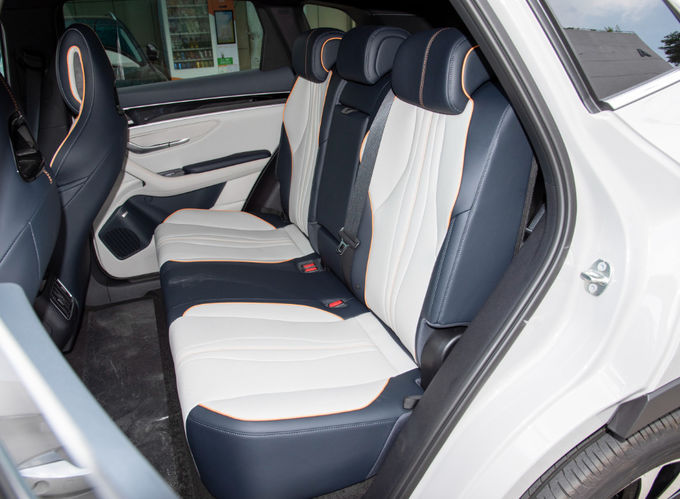 BYD Plug In Hybrid Şehir Aracı Otomobil 5 Koltuk 4×2 Otomatik Şanzıman 8