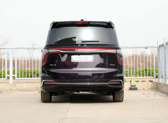 Siyah Hongqi 7 kişilik minivan MPV lüks iş karşılama arabası 3