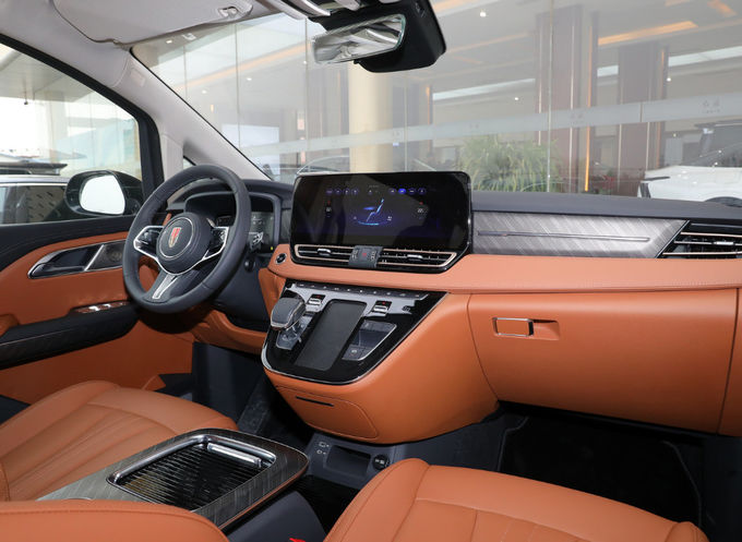 Siyah Hongqi 7 kişilik minivan MPV lüks iş karşılama arabası 6