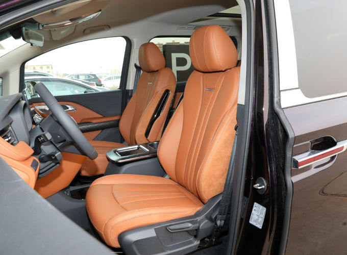 Siyah Hongqi 7 kişilik minivan MPV lüks iş karşılama arabası 10