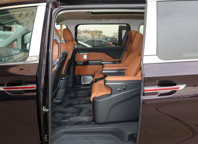 Siyah Hongqi 7 kişilik minivan MPV lüks iş karşılama arabası 9