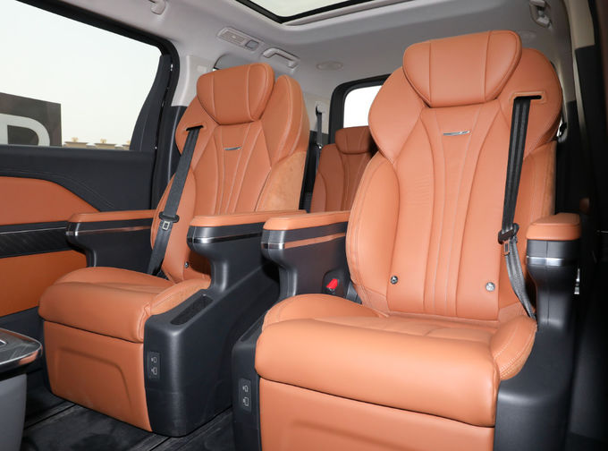 Siyah Hongqi 7 kişilik minivan MPV lüks iş karşılama arabası 12