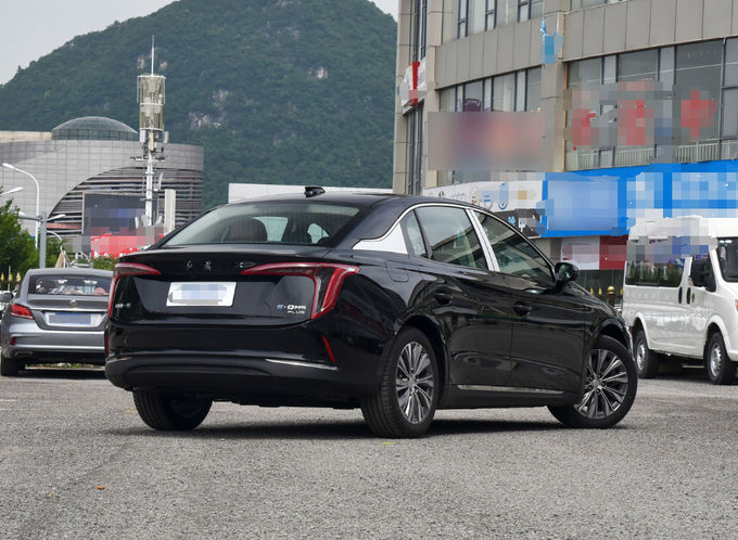 140Kw Hongqi EV Arabalar 5 Koltuklu Sedan Küçük Boyutlu SUV Siyah 3