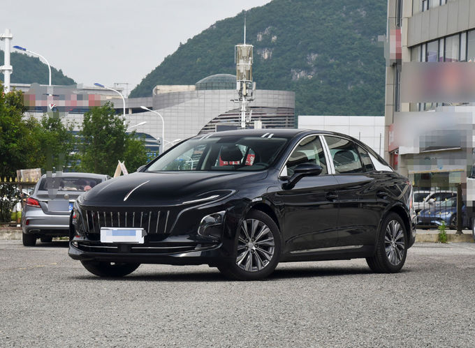 Hongqi Elektrikli Araba 140Kw 5 Koltuklu Elektrikli Araba Ön Tekerlek Sürüş Siyah 1