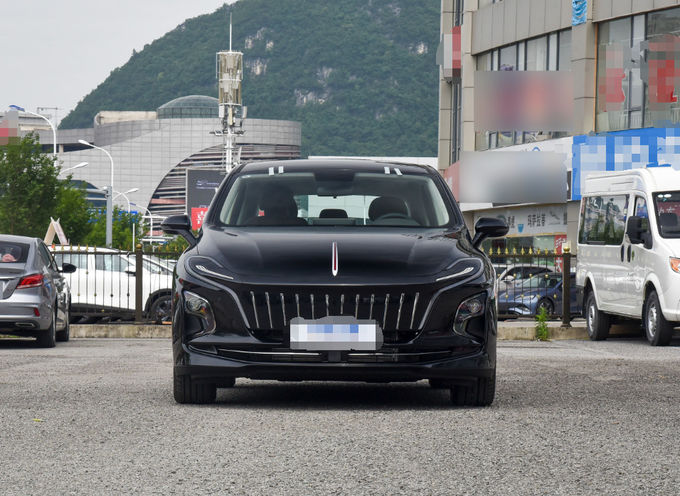 Hongqi Elektrikli Araba 140Kw 5 Koltuklu Elektrikli Araba Ön Tekerlek Sürüş Siyah 2