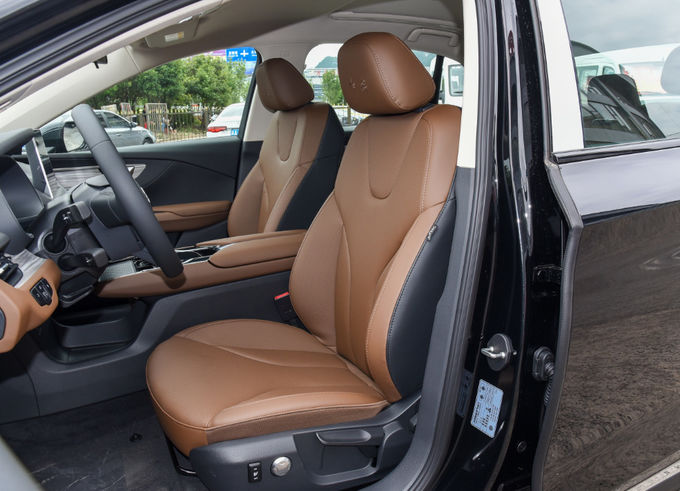 Hongqi Elektrikli Araba 140Kw 5 Koltuklu Elektrikli Araba Ön Tekerlek Sürüş Siyah 9