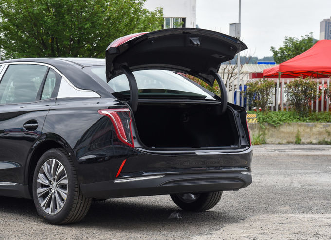 Hongqi Elektrikli Araba 140Kw 5 Koltuklu Elektrikli Araba Ön Tekerlek Sürüş Siyah 10