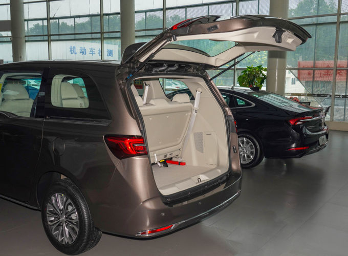 Buick Minivan 7 koltuklu iş karşılama aile seyahatleri için 3