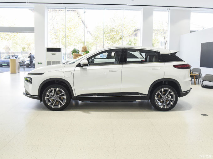 Xpeng G3 Suv Elektrikli EV Araç 5 Koltuklu İki Tekerlekli Sürüş 4×2 Beyaz Turuncu 4
