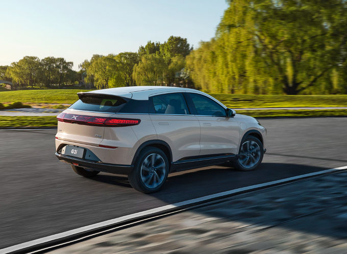 Xpeng G3 Suv Elektrikli EV Araç 5 Koltuklu İki Tekerlekli Sürüş 4×2 Beyaz Turuncu 2