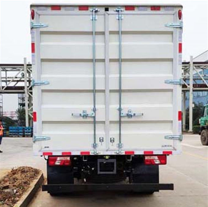 Jiangling yalıtımlı kamyon RWD 2WD Kargo Van 6×2 El / Otomatik 3 kişilik 3