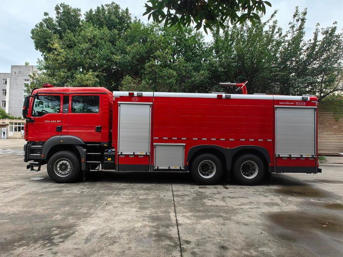 10m SINOTRUK köpük itfaiye aracı itfaiye kamyonları üç akslı 10×2 1