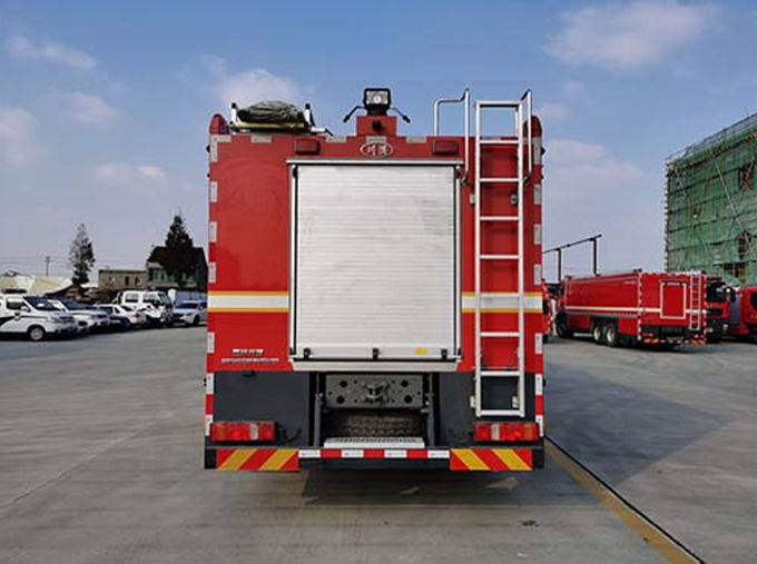 10m SINOTRUK köpük itfaiye aracı itfaiye kamyonları üç akslı 10×2 2