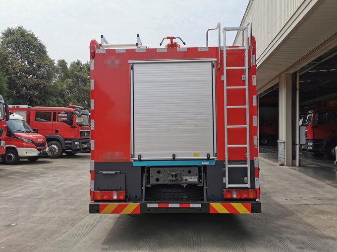 10m SINOTRUK köpük itfaiye aracı itfaiye kamyonları üç akslı 10×2 3