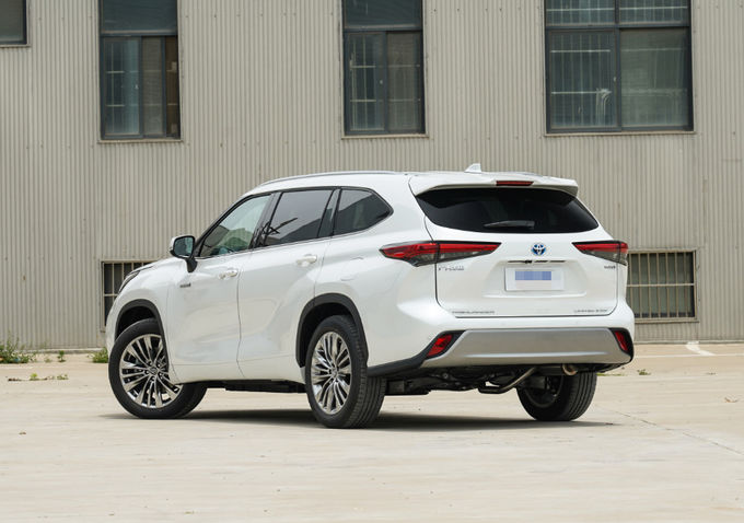 Toyota Highlander SUV 7 kişilik benzinli arabalar Highlander SUV 3