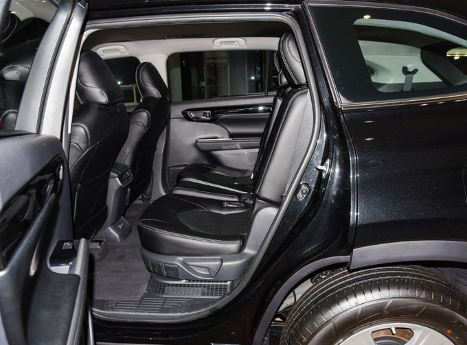 Toyota Highlander SUV 7 kişilik benzinli arabalar Highlander SUV 8