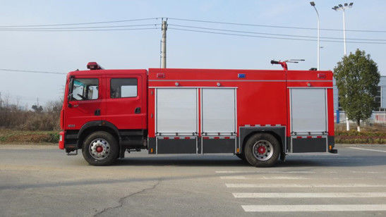 Dongfeng 8200 litre su deposu itfaiye aracı 2WD arkadan çekişli motosiklet dizel 6 koltuklu 4 × 2 manuel şanzıman 2