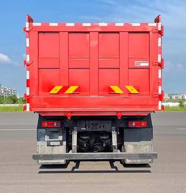 Dört Akslı Dizel 3 Koltuklu Kargo Çöp Kamyonu 20M2 8.9 Metre Arka Sürüş El Değiştirme 8×4 1