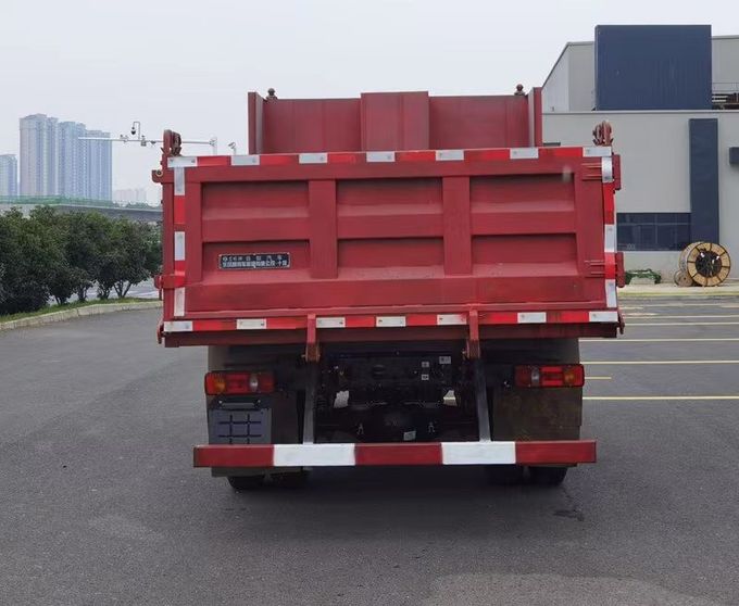 Dongfeng Dizel Çöp Kamyonu İki Tekerlekli Arka Sürüş 4×2 El Değeri 8 Metrekare 1