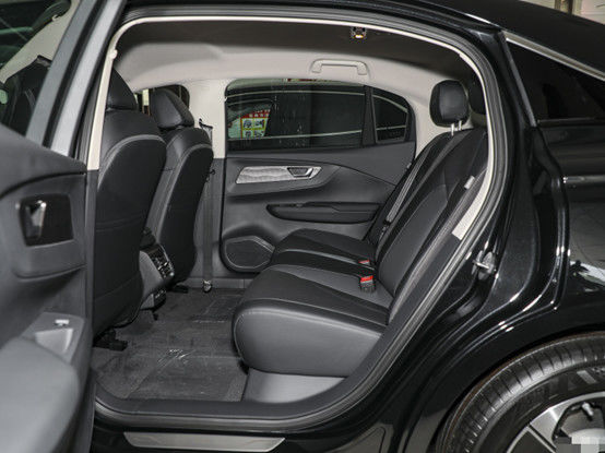 Hongqi Saf Elektrikli Sedan 4×2 Otomatik Şanzıman Aracı Otomobil 3